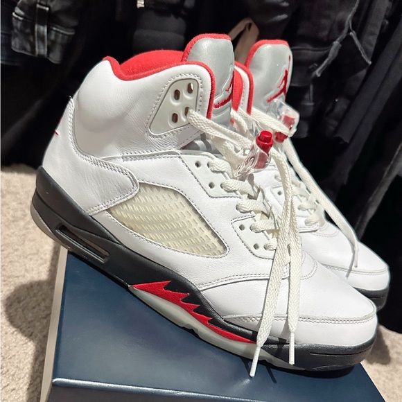 Jordan Air Retro 5 “Fire Red” 2020